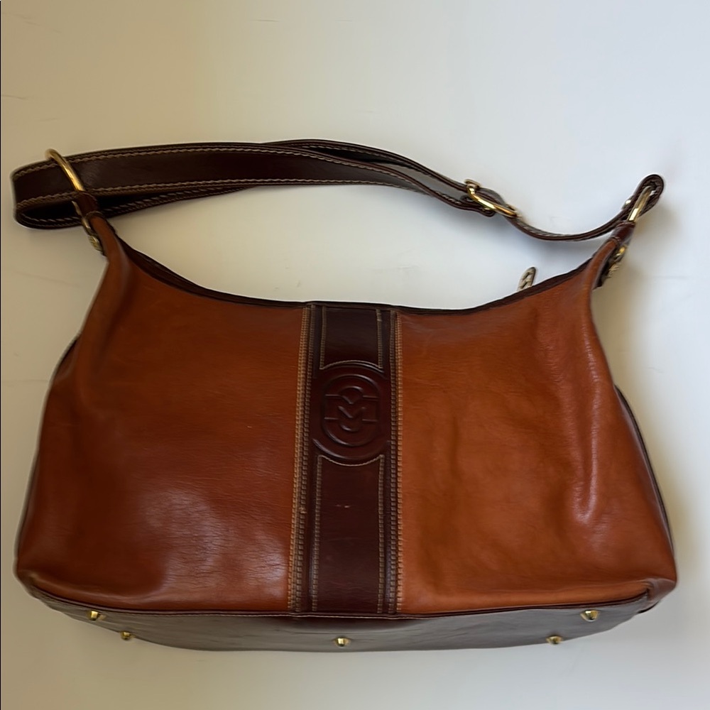 Brown Leather Shoulder Bag. A bit worn, but still in good condition. Adjustable.